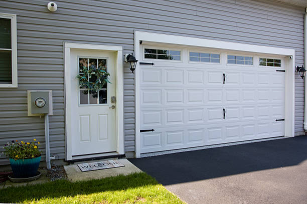 24/7 Emergency Garage Door Panel Replacement experts in River Oaks, TX